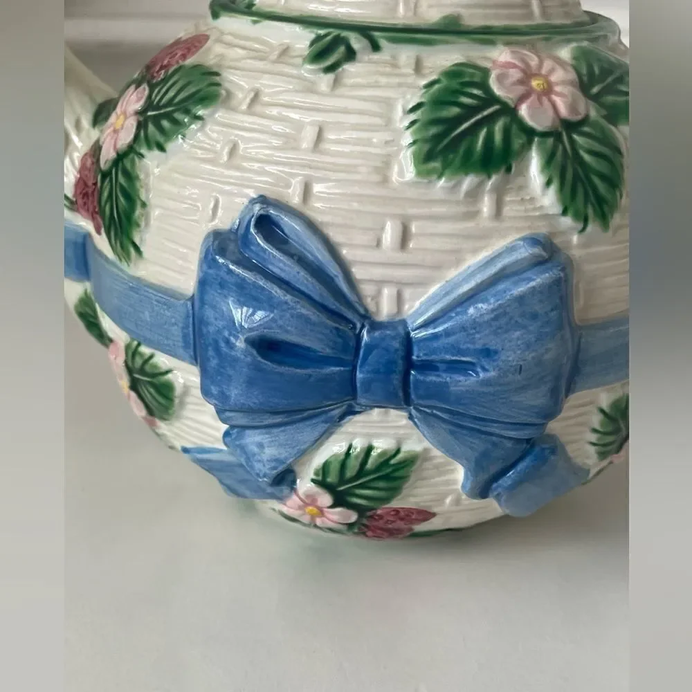 Unbranded vintage teapot
